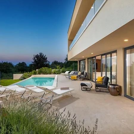 Mar Vista Villa *