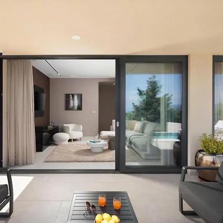 Mar Vista Villa *