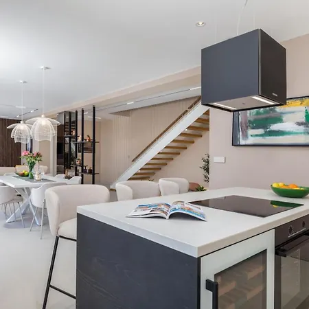 Mar Vista Villa *